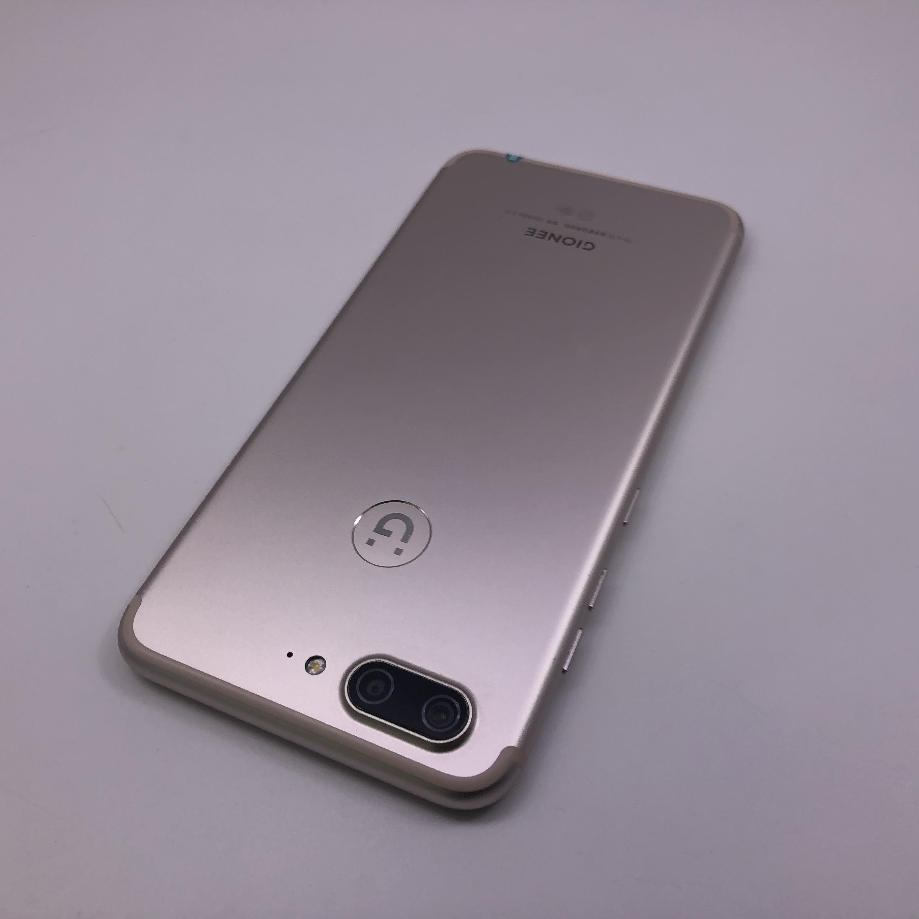 官方质检9成新 全网通 金色 64g 国行 金立 s10