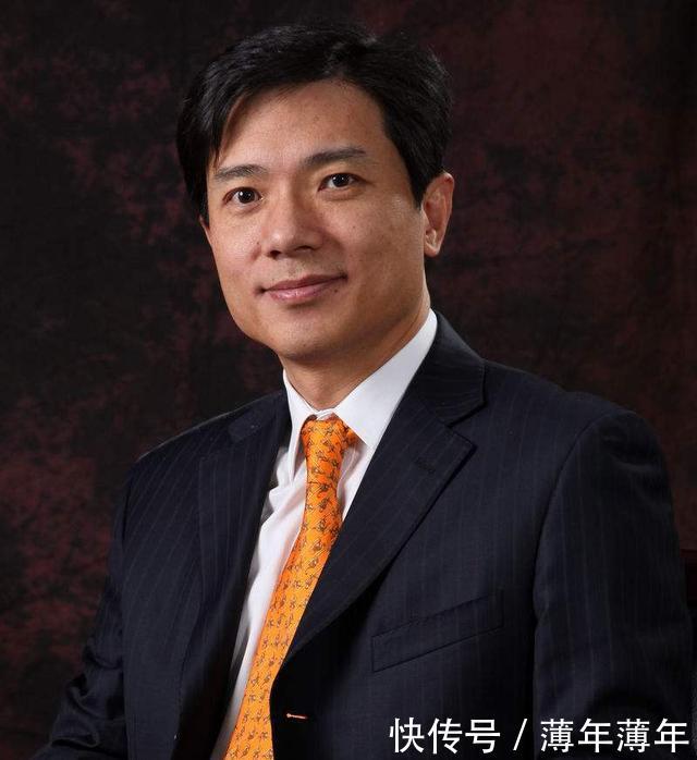 他是一名企业家