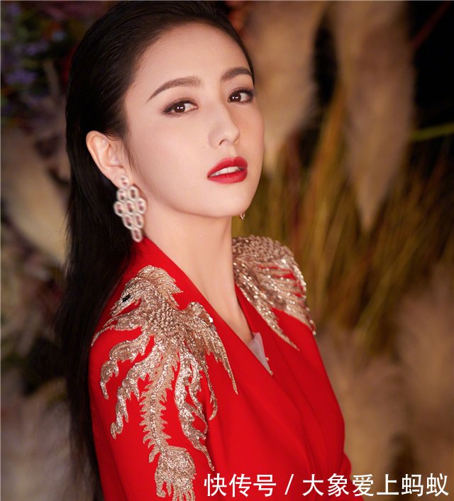 佟丽娅春晚表现