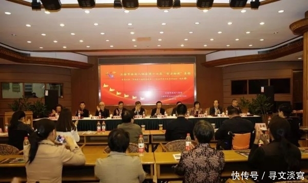 跨年联欢会发的朋友圈句子