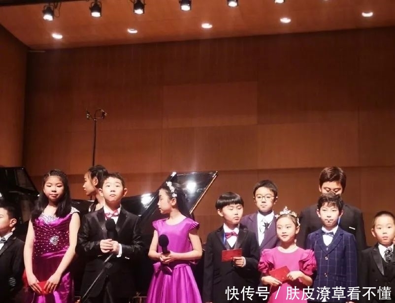 甜馨演奏视频