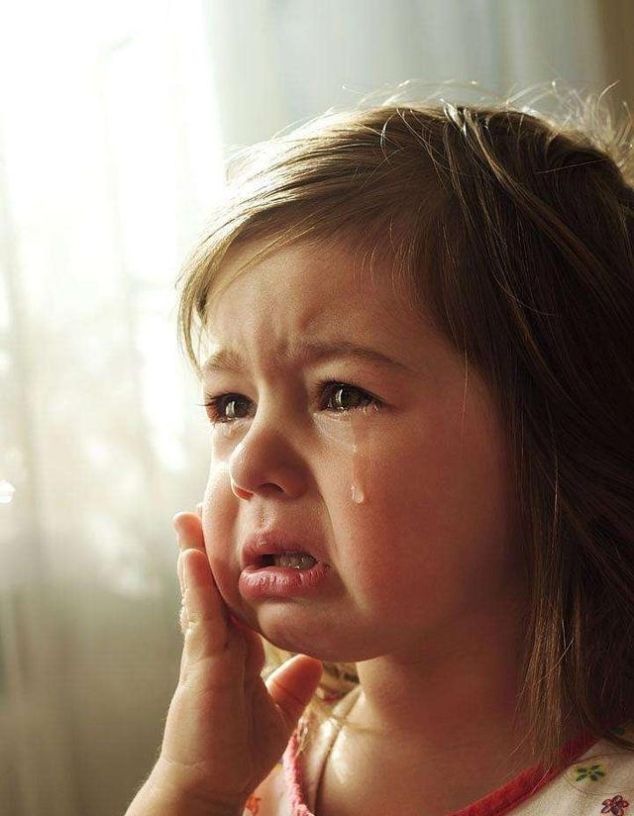 幼师让孩子自己打