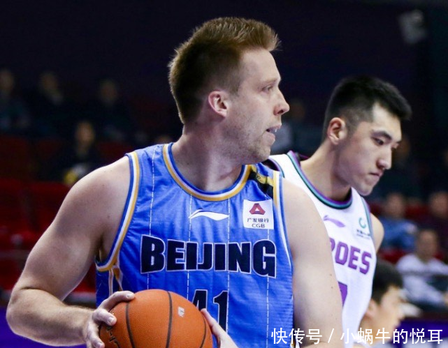 中国男篮外援被打