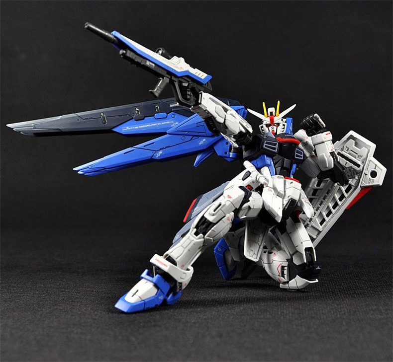 万代bandai高达拼插拼装模型 rg 1/144 自由高达-2500 hgd-171625