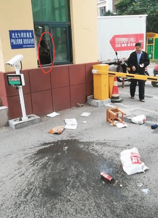 小区的物业和门卫