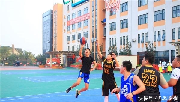 篮球比赛的篮球