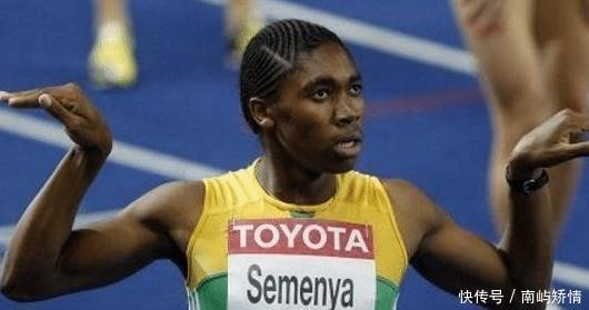 在运动场上的他