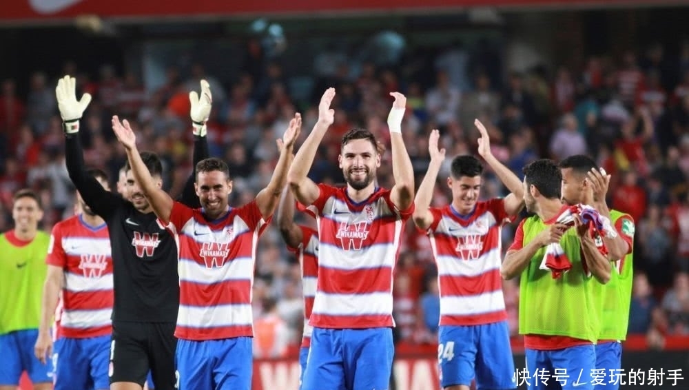 武磊进球后梅西