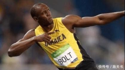 在运动场上的他