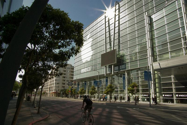 WWDC 2005宣布全线Mac产品迁移到Intel架构