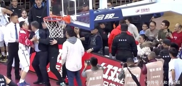 江苏主教练球迷