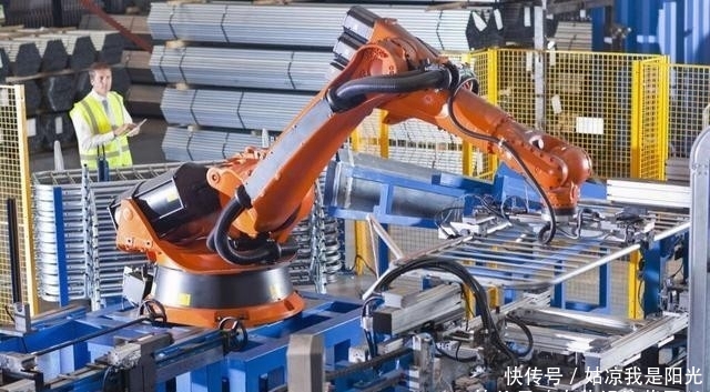 中国首艘航空母舰时间