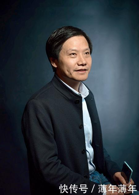 他是一名企业家